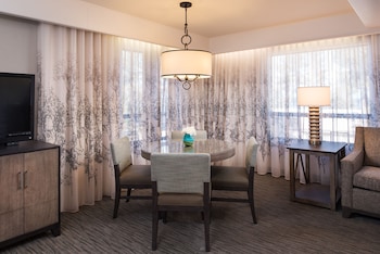 Deluxe One Bedroom Suite