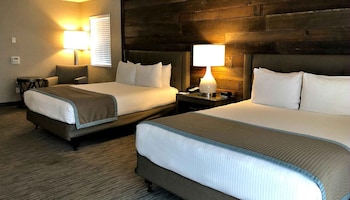 Double Queen ADA Tub Room