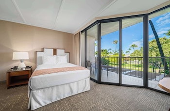 Premium Room, 1 King Bed, Courtyard View