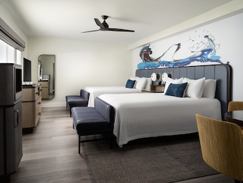 Standard Room, 2 Queen Beds (Accessible Tub)