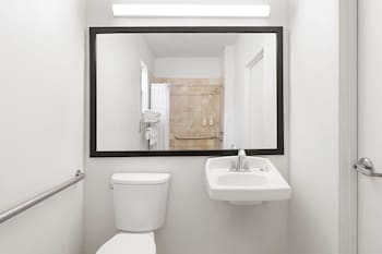 Suite, 1 King Bed, Mobility Accessible (Hearing, Shower w/Grab Bars)