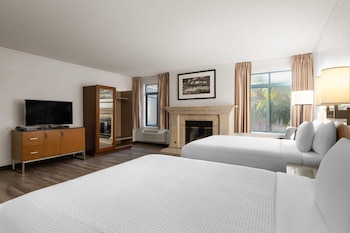 Premium Suite, 2 Queen Beds, Non Smoking