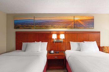 Room, 2 Queen Beds, Non Smoking