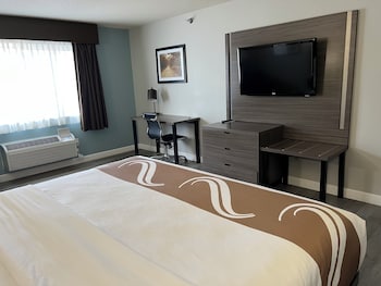Standard Room, 1 King Bed, Non Smoking, Jetted Tub