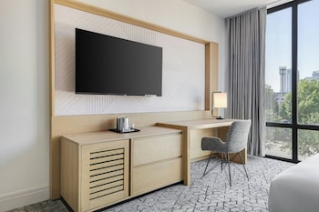 Room, 1 King Bed (Mobility/Hearing Access, Roll-in Shwr)