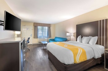Suite, 1 Queen Bed with Sofa bed, Non Smoking