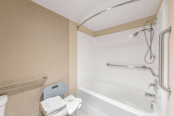 Standard Room, 1 Queen Bed, Accessible Tub, Non Smoking