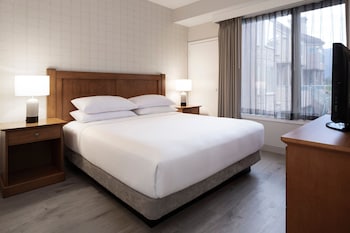 Grand Condo, 2 Bedrooms, Lake View (Balcony)