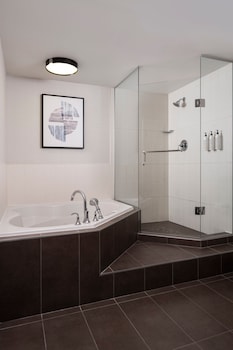 Grand Room, 2 Bedrooms, Lake View (Balcony)