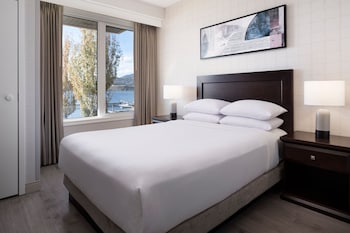 Grand Room, 2 Bedrooms, Lake View (Balcony)