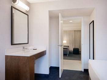 Suite, City View, Corner (2 Double Beds & 1 Sofabed)