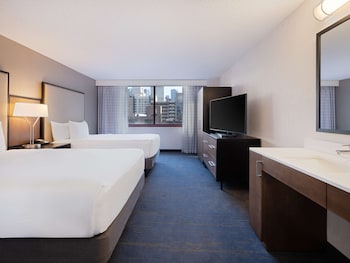 Suite, City View, Corner (2 Double Beds & 1 Sofabed)