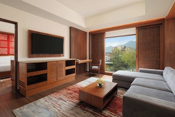 Executive Suite Garden View, Club lounge access