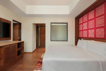 Executive Suite Garden View, Club lounge access