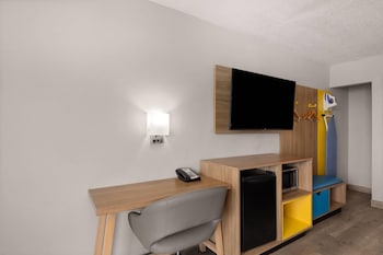 Room, 2 Queen Beds, Accessible, Non Smoking (Mobility, Bathtub W/grab Bars)