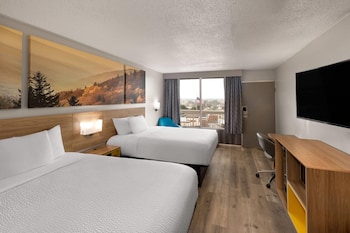 Room, 2 Queen Beds, Accessible, Non Smoking (Mobility, Bathtub W/grab Bars)