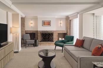 Suite, 1 King Bed (Canyon)