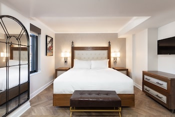 Luxe 1-Bedroom King Suite