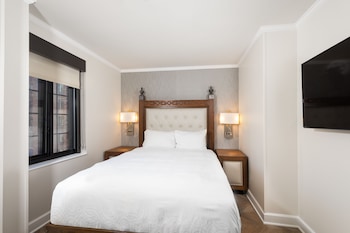 Luxe One-Bedroom Queen Suite