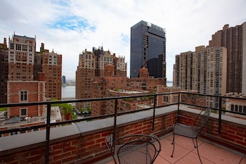 Luxe King Balcony