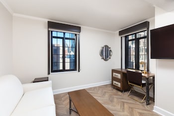 Luxe 1-Bedroom King Suite