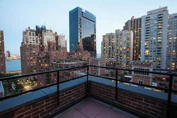 Luxe 1 Bedroom King Balcony