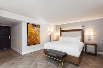 Luxe King Balcony