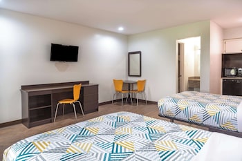 Deluxe Room, 2 Double Beds, Roll-in Shower, Non Smoking