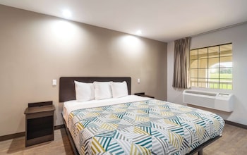Deluxe Room, 1 King Bed, Non Smoking, Refrigerator & Microwave