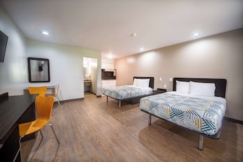 Deluxe Room, 2 Double Beds, Roll-in Shower, Non Smoking