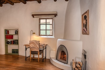 Room, 2 Queen Beds, Fireplace (Fireplace)