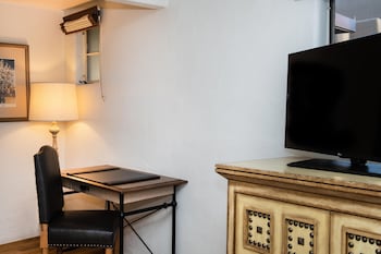 Studio, 1 Queen Bed, Fireplace (Fireplace)