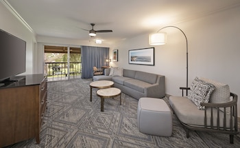 Standard Suite, 1 Queen Bed, Balcony/Terrace, Golf View