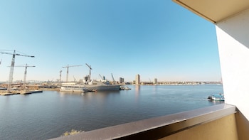 Deluxe Room, 1 King Bed, Harbor View (Mobility Accessible, Tub)