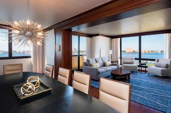 Presidential Suite, 1 King Bed with Sofa bed