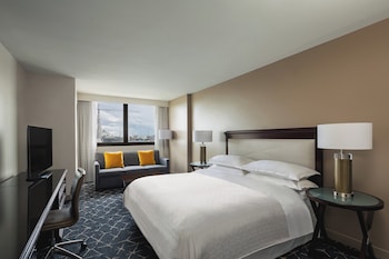 Deluxe Room, 1 King Bed, Harbor View