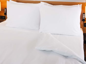 Standard Room, 1 Queen Bed