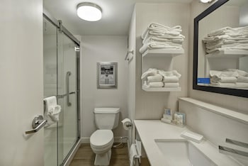 Room, 2 Queen Beds, Non Smoking (Shower Only)