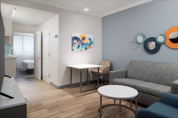 Suite, 1 King Bed, Bathtub (Redesigned, Breakfast/Cocktails)