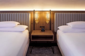 Room, 2 Queen Beds (Shower)