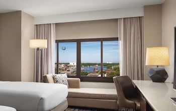Deluxe Room, 2 Queen Beds, Mobility Accessible (Roll-In Shower)