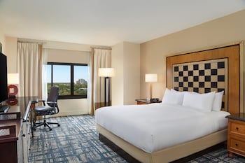 Room, 1 King Bed, Mobility Accessible, Bathtub