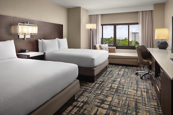 Deluxe Room, 2 Queen Beds, Mobility Accessible (Roll-In Shower)