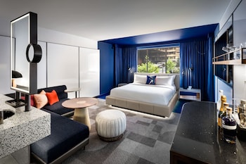 Standard Room, 1 King Bed, Courtyard View