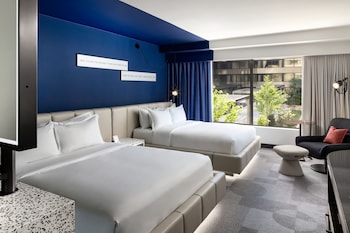 Room, 2 Queen Beds, Courtyard View