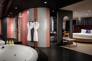 Suite, 1 Bedroom, City View