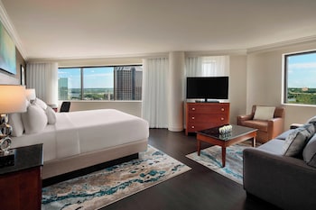 Executive Suite, 1 King Bed with Sofa bed, River View