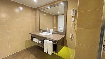 Superior Suite, 2 Bedrooms, 1 Kingbed