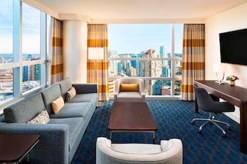 Club Room, Multiple Beds (Bedroom 1: 1 King.  Bedroom 2: 1 King)