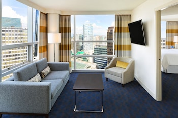 Club Room, 1 King Bed, Non Smoking (1 Bedroom Suite)